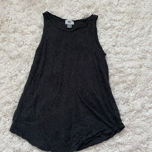grey tank top